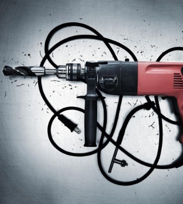 How to change the drill bit of an electric drill?
